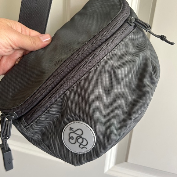 EUC like new Baboon to the Moon fanny pack/belt bag. So many compartments.B2TM - Picture 1 of 12